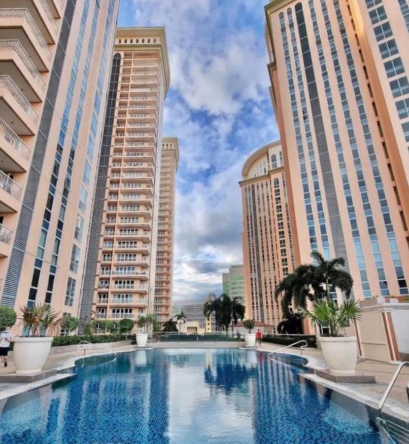 Venice Luxury Residences Taguig Esterno foto